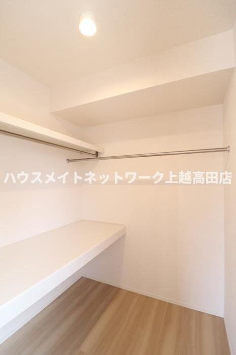 ヴィンヤードの収納|ウォークインクローゼット