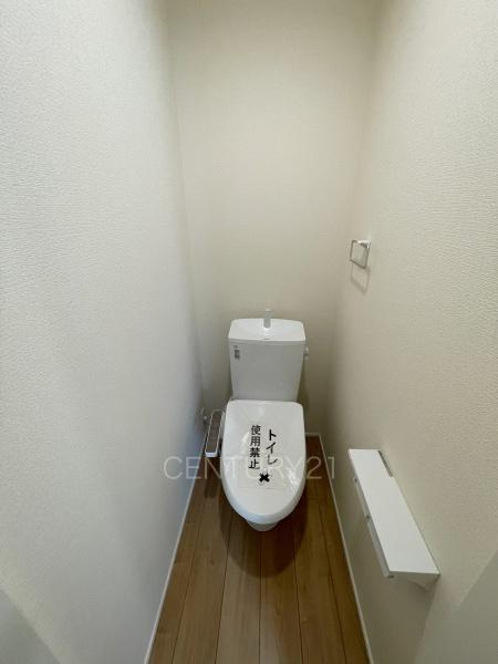 前橋市六供町01期のトイレ|２階トイレです。
温水シャワー洗浄機能付きです。