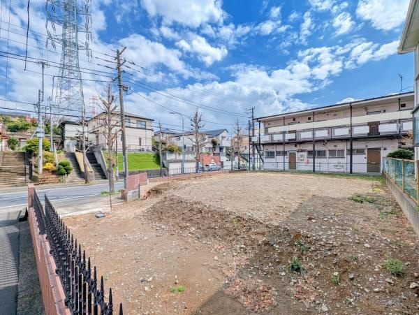 横浜市青葉区梅が丘の新築一戸建の前面道路含む現地写真|陽当りの良さ、住環境を現地にてご確認下さい！
周辺環境も合わせてご案内させて頂きます！
