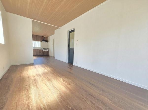 横浜市金沢区瀬戸の中古一戸建の居間・リビング|自慢したくなるリビング！
形も良く家具の配置にも困りません。