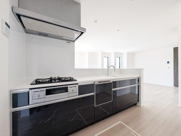 横浜市旭区白根６丁目の新築一戸建の外観：施工例|同じ施工会社が建築した施工例です。