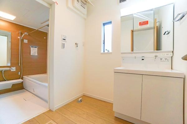 横浜市神奈川区神之木台の新築一戸建の内観：施工例|同仕様の洗面化粧台です。
収納もしっかりとあります！