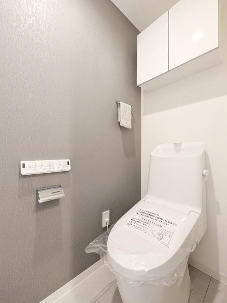 茜グロリアスハイツのトイレ|清潔感のある内装のすっきりとしたデザインのトイレです。
水周りが綺麗だと安心ですね。
