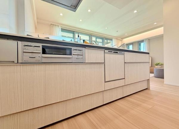 パークホームズ二子玉川ヒルトップのキッチン|キッチンスペースは広々しており、家事もはかどります♪
※CGにて家具等の配置をしております。なお家具等は販売価格には含まれておりません。