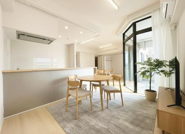 【居間・リビング】 | クオス宮崎台 | ※CGにて家具等の配置をしております。なお家具等は販売価格には含まれておりません。