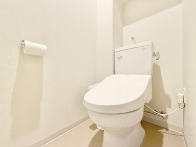 【トイレ】 | グランドパレス堺七道 | 節水型でエコなトイレには、今では当たり前のウォシュレット付き。便座を温める機能付き！