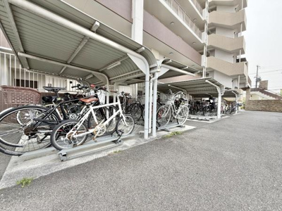 【その他共用部分】 |  グランディア津久野プレジオ | ゆとりのある駐輪場置場になってます！