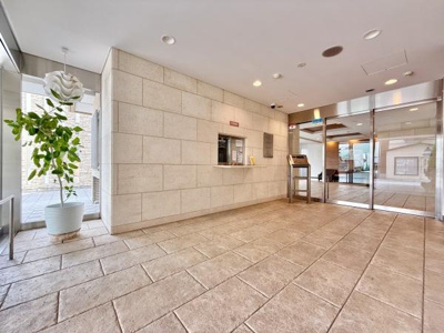 【エントランス】 |  グランディア津久野プレジオ | オートロック等セキュリティも充実！！管理人さんも待機しております♪