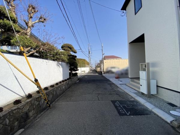 【前面道路含む現地写真】