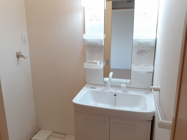 ネクステージ　Ⅱの洗面所|明るい洗面所です