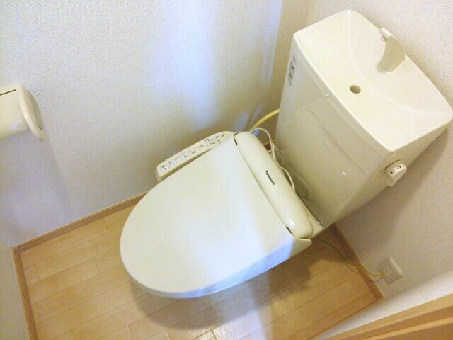 トーク鷹の羽Ⅲのトイレ|コンパクトで使いやすいトイレです