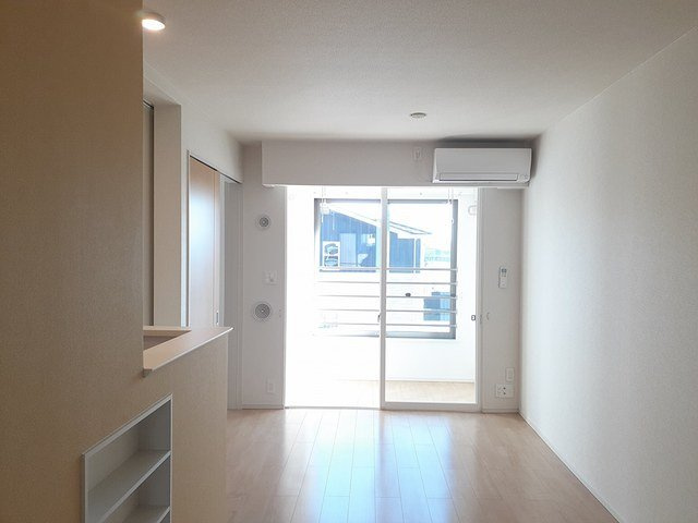 ヴィラージュ　アンジェリークⅢの居間・リビング|ゆったり過ごせるリビングです