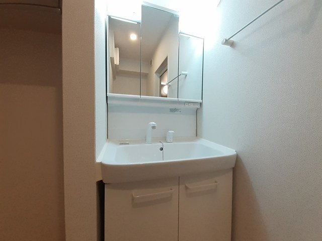 ヴィラージュ　アンジェリークⅢの洗面所|コンパクトで使いやすい洗面所