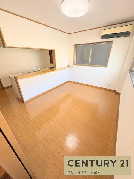 南恩加島6丁目店舗付き住宅の居間・リビング