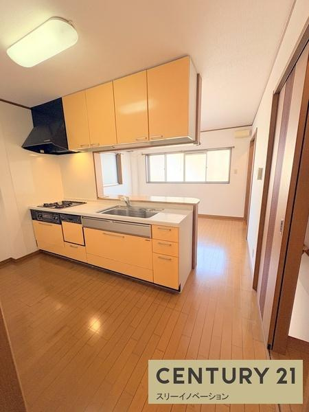 南恩加島6丁目店舗付き住宅の居間・リビング