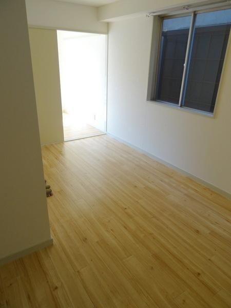 栄大正マンションの寝室|★キレイなフローリング★