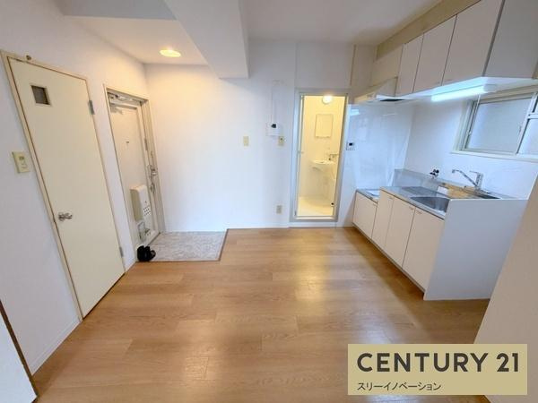 中善大正ハイツの居間・リビング|★キッチンスペースも広々★