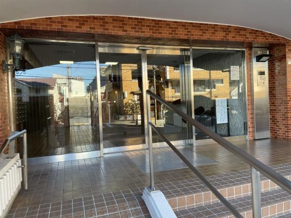シャンボール康生のエントランス