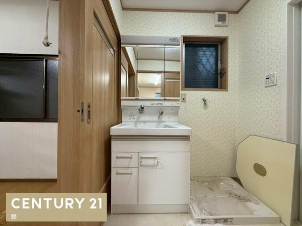 和歌山市屋形町５丁目　中古戸建の独立洗面台