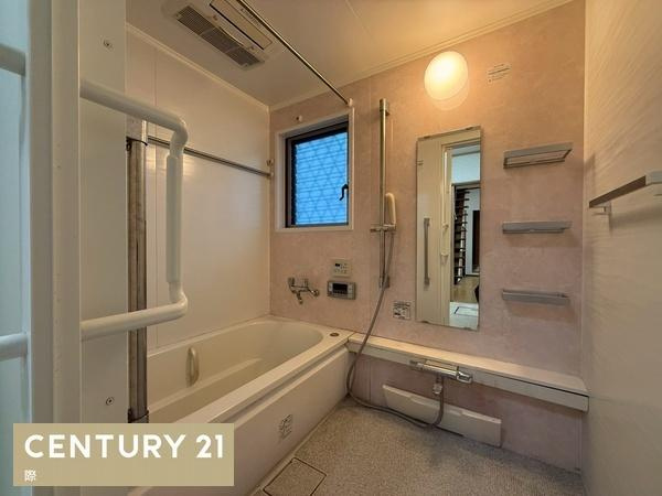 和歌山市屋形町５丁目　中古戸建の浴室