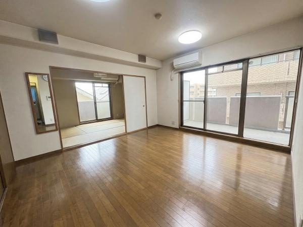 【キッチン】 | コスモ東大阪　中古マンション | ■和室あり♪
くつろぎの空間や来客用にも重宝する和室付き♪落ち着いた和の空間が暮らしにゆとりを与えてくれますね♪
■全居室に収納あり♪
荷物が多いご家庭でもスッキリとした住空間を維持できます♪