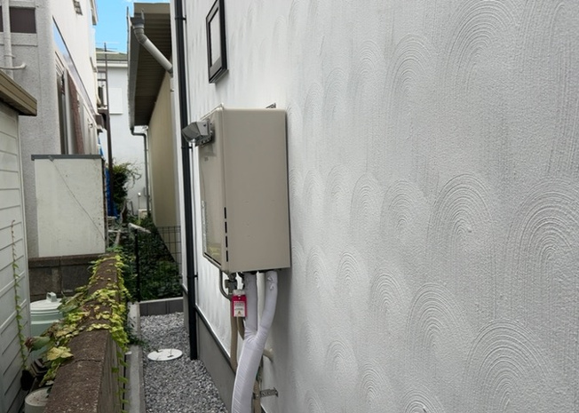 【発電・温水設備】 | 省エネ給湯器とは従来型の給湯器より熱効率が高く、少ない燃料でたくさんのお湯を沸かすことが出来る高効率な給湯器のことを指します。また、省エネ給湯器には種類があり、利便性や効果なども様々です。