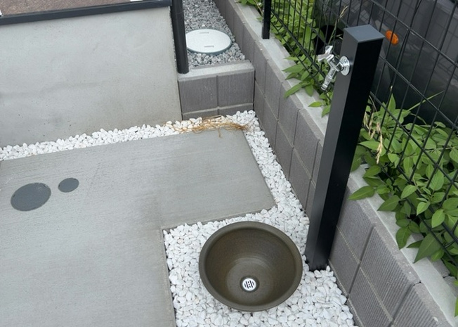 【設備】 | 敷地内には、散水栓や立水栓があります。水道水を直接利用できるため、水を運ぶ手間を省くことが出来ます。大量の水を必要とする洗車作業や清掃などに役立ちます。その他設備とあわせて、現地でご確認ください。