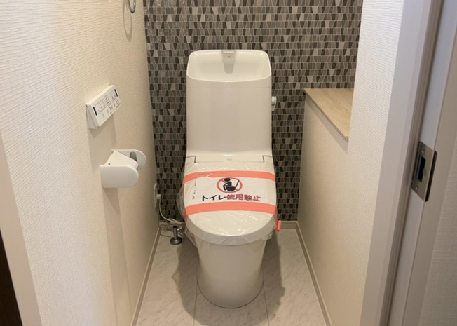 【トイレ】 | トイレは大きさや形、機能、抗菌性などが異なる多種多彩なタイプが各メーカーから出ています。それぞれに良さがあるため、事前にどういったタイプのトイレがいいのかをご家庭内で決めて、内見に行くといいでしょう。