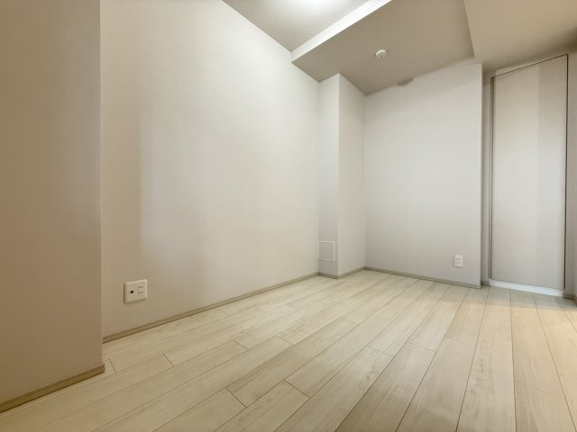 クレアホームズ松山大街道の洋室|収納付きで使いやすい洋室
