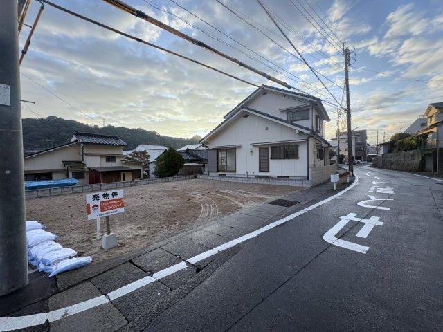 鹿児島県鹿児島市田上５丁目18-8の前面道路含む現地写真