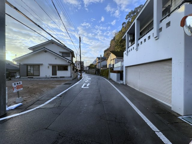 鹿児島県鹿児島市田上５丁目18-8の前面道路含む現地写真