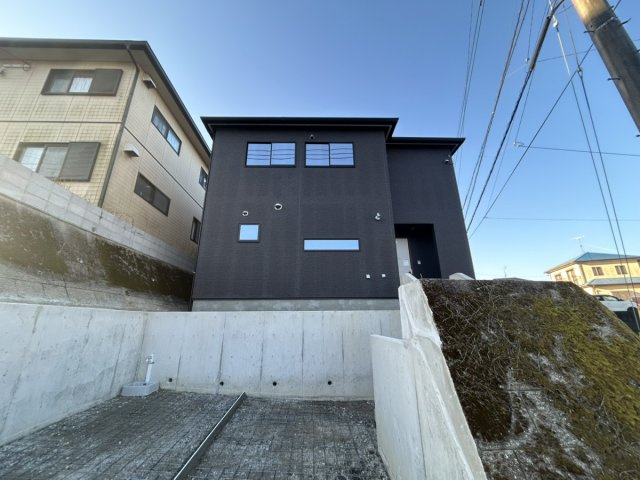 伊敷1の家　鹿児島県鹿児島市伊敷3丁目31-2の隣の外観|外観もきれいです