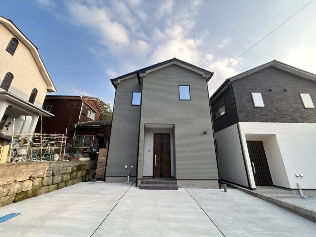 田上４の家　鹿児島県鹿児島市田上６丁目16-14の外観|駐車スペース３台分！夫婦＋もう１台！
