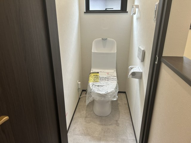 西陵2の家　鹿児島県鹿児島市西陵5丁目1-20のトイレ|トイレは１階と２階の両方にあります。