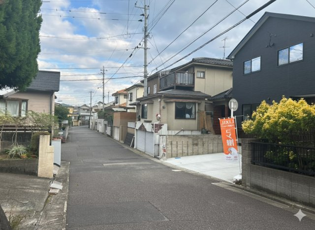 西陵2の家　鹿児島県鹿児島市西陵5丁目1-20の前面道路含む現地写真|北側に6ｍ接道しており、ひらけた空間で明るさも◎。自然の光と風を感じながら、気持ちよく暮らせます♪