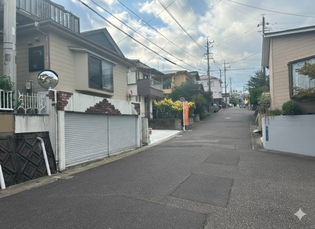 西陵2の家　鹿児島県鹿児島市西陵5丁目1-20の前面道路含む現地写真|前面道路は6ｍを確保！駐車が苦手な方でも安心です。