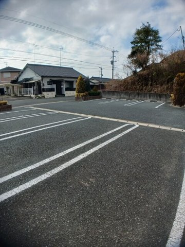 アルド－レの駐車場|車をお持ちの方に嬉しい駐車場付きの物件です