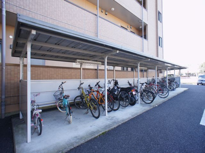 【その他共用部分】 | グリーンヒルズ | 屋根付きの駐輪場があります♪