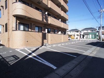 【駐車場】 | グリーンヒルズ | 駐車場使用可能です。