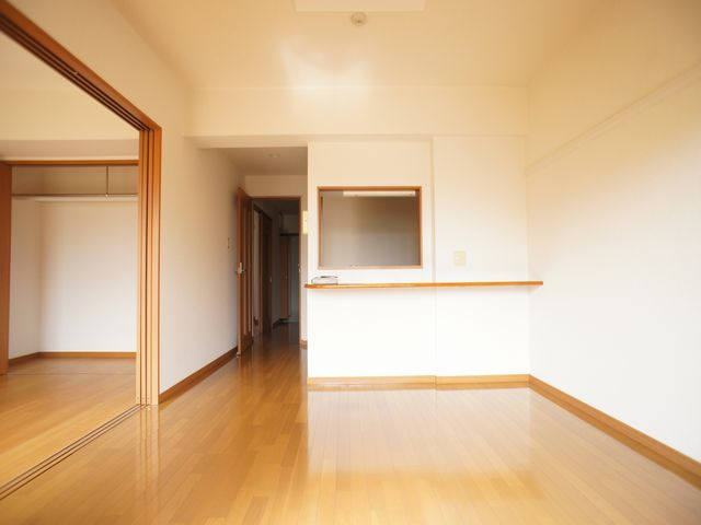 【居間・リビング】 | グリーンヒルズ | 会話をしながらお料理できる人気の対面キッチンです♪