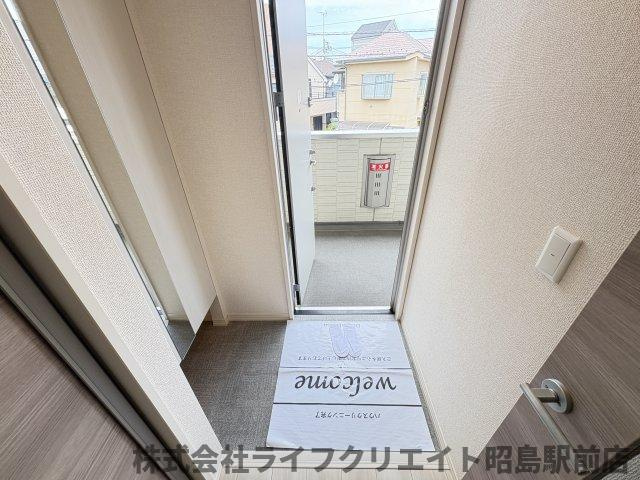 BLESS昭島Ａ棟の玄関