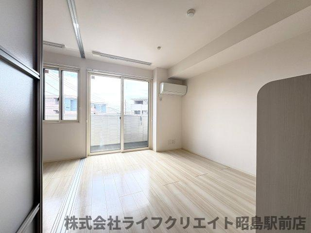 BLESS昭島Ａ棟の居間・リビング