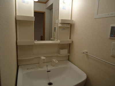 【洗面所】 | アズミナティ | 忙しい朝には欠かせない洗面所です