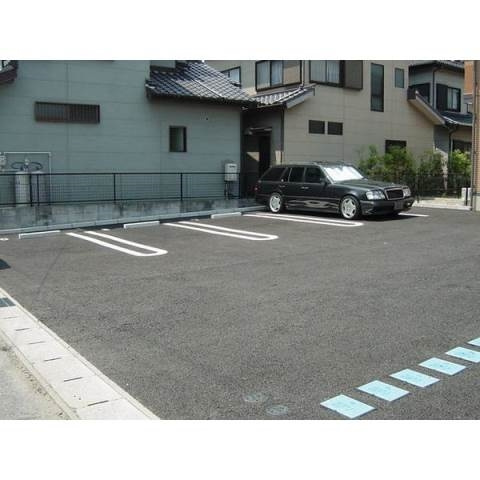 グランシャリオの駐車場