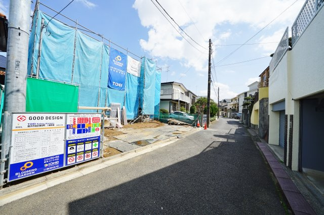 【横浜市旭区善部町42-41新築戸建て】★仲介手数料無料★（善部小学校・南希望が丘中学校）の前面道路含む現地写真