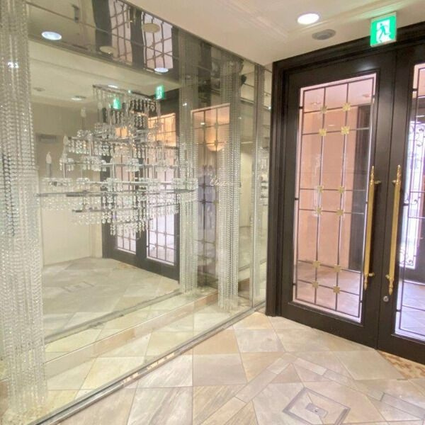 クリスタルエレガンス・EASTのロビー