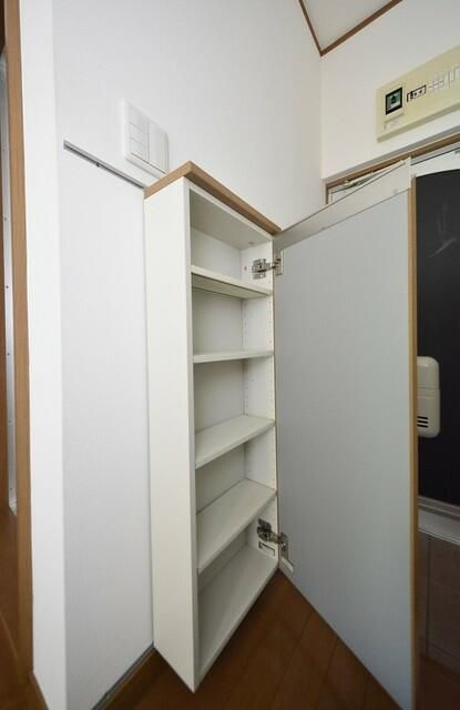 横須賀市緑が丘のアパートの収納