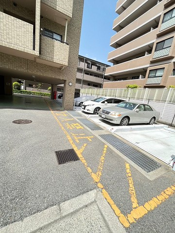 ソアール門戸荘の駐車場