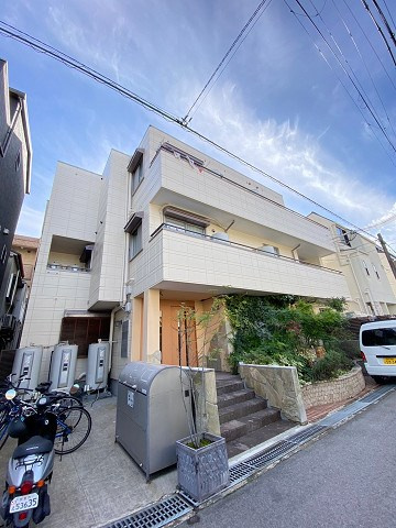 アンジョリジャルダン門戸厄神の外観