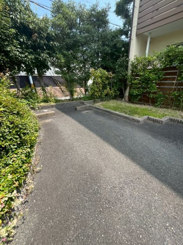 ペアコート仁川の駐車場